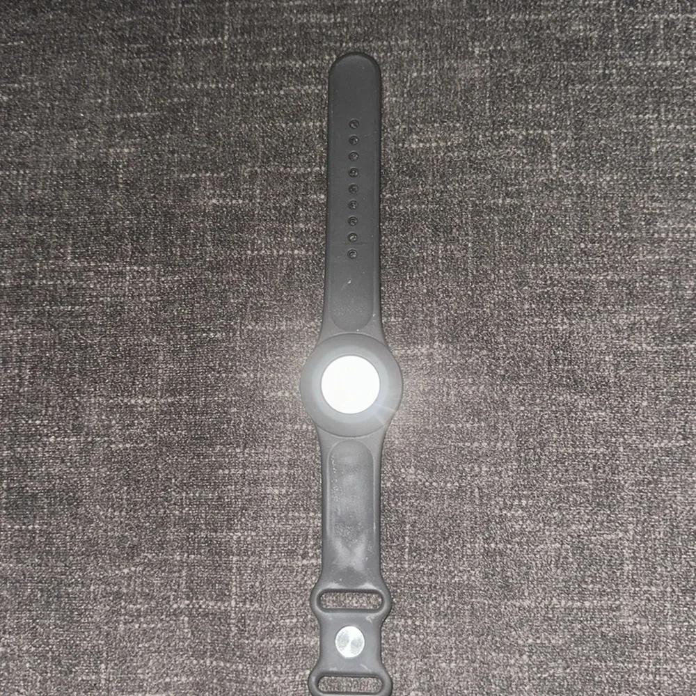 Apple Air Tag & Adjustable Band (Black) - Picture 2 of 2
